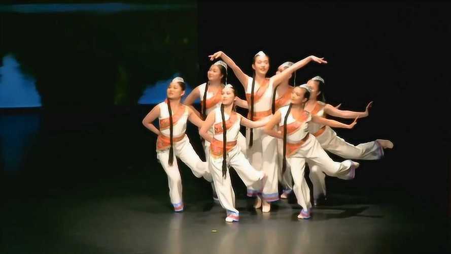 彝族一种古老的集体舞蹈叫什么